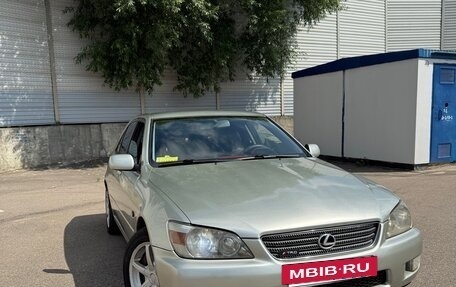Lexus IS II рестайлинг 2, 2000 год, 960 000 рублей, 3 фотография