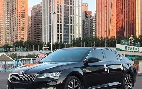 Skoda Superb III рестайлинг, 2022 год, 1 850 000 рублей, 3 фотография