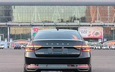 Skoda Superb III рестайлинг, 2022 год, 1 850 000 рублей, 8 фотография