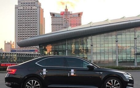 Skoda Superb III рестайлинг, 2022 год, 1 850 000 рублей, 5 фотография