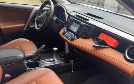 Toyota RAV4, 2015 год, 2 200 000 рублей, 6 фотография