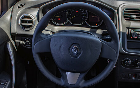 Renault Logan II, 2018 год, 900 000 рублей, 6 фотография