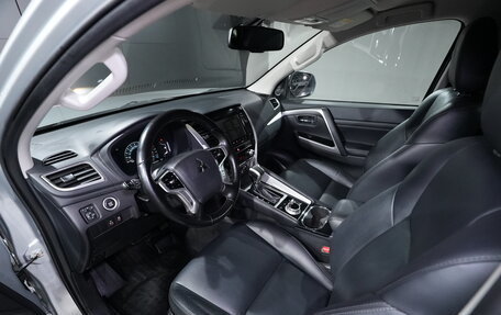 Mitsubishi Pajero Sport III рестайлинг, 2022 год, 3 700 000 рублей, 10 фотография