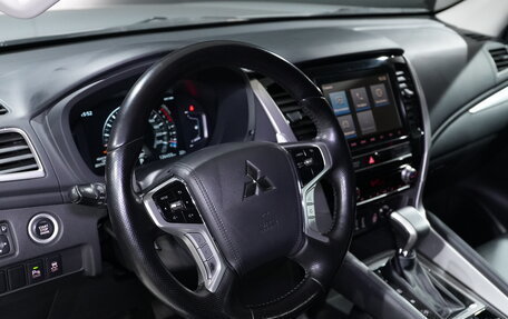 Mitsubishi Pajero Sport III рестайлинг, 2022 год, 3 700 000 рублей, 9 фотография