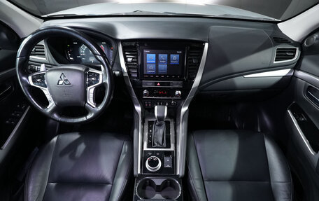 Mitsubishi Pajero Sport III рестайлинг, 2022 год, 3 700 000 рублей, 13 фотография