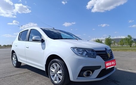 Renault Sandero II рестайлинг, 2019 год, 1 000 000 рублей, 2 фотография