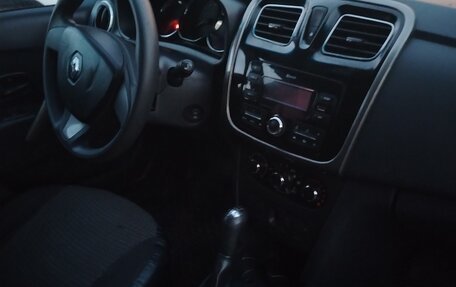 Renault Logan II, 2017 год, 385 000 рублей, 4 фотография