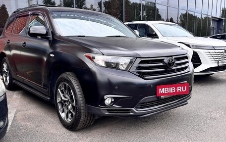Toyota Highlander III, 2013 год, 2 350 000 рублей, 2 фотография