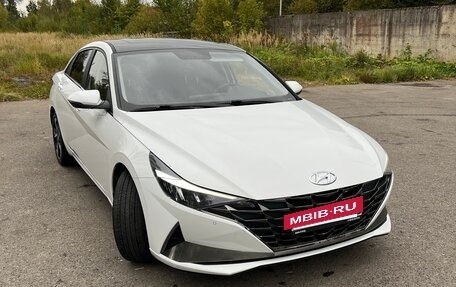 Hyundai Elantra, 2022 год, 1 850 000 рублей, 2 фотография
