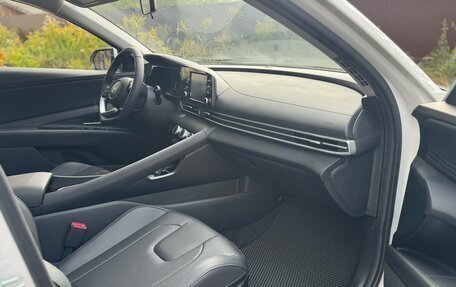 Hyundai Elantra, 2024 год, 1 990 000 рублей, 10 фотография
