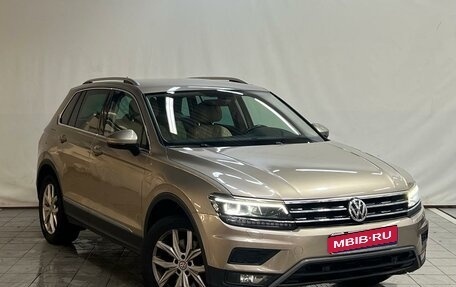 Volkswagen Tiguan II, 2018 год, 2 550 000 рублей, 3 фотография