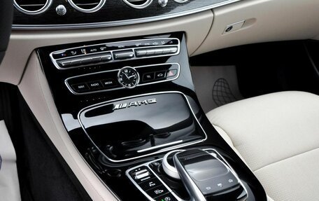 Mercedes-Benz E-Класс, 2016 год, 2 000 000 рублей, 18 фотография