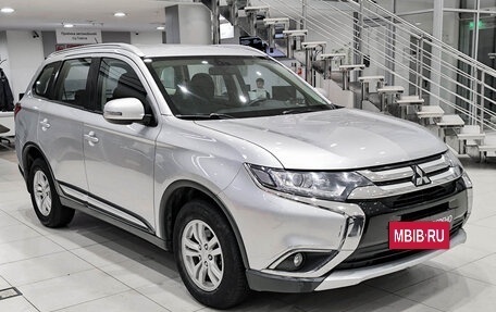Mitsubishi Outlander III рестайлинг 3, 2016 год, 1 850 000 рублей, 3 фотография