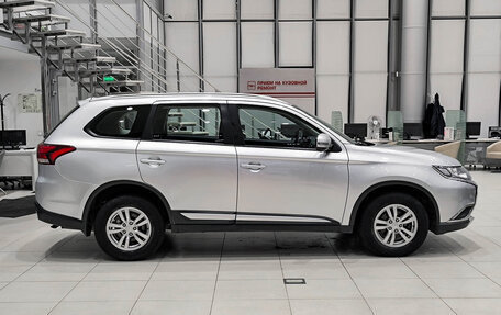 Mitsubishi Outlander III рестайлинг 3, 2016 год, 1 850 000 рублей, 5 фотография