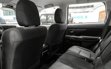 Mitsubishi Outlander III рестайлинг 3, 2016 год, 1 850 000 рублей, 15 фотография