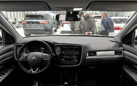 Mitsubishi Outlander III рестайлинг 3, 2016 год, 1 850 000 рублей, 17 фотография