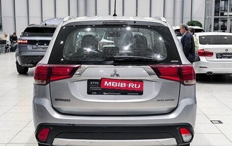 Mitsubishi Outlander III рестайлинг 3, 2016 год, 1 850 000 рублей, 7 фотография