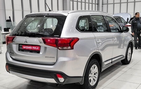 Mitsubishi Outlander III рестайлинг 3, 2016 год, 1 850 000 рублей, 6 фотография
