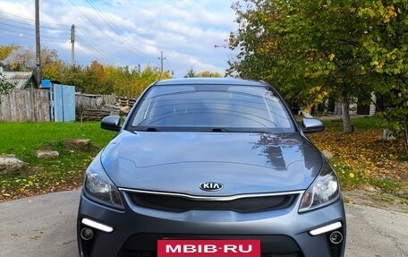 KIA Rio IV, 2017 год, 990 000 рублей, 2 фотография
