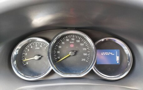 Renault Logan II, 2015 год, 625 000 рублей, 15 фотография
