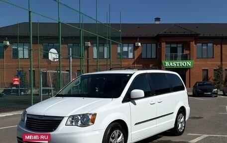Chrysler Town & Country V рестайлинг, 2013 год, 1 700 000 рублей, 3 фотография