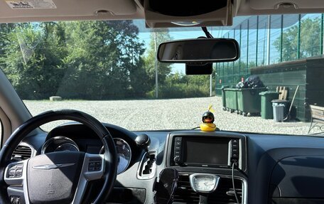 Chrysler Town & Country V рестайлинг, 2013 год, 1 700 000 рублей, 15 фотография