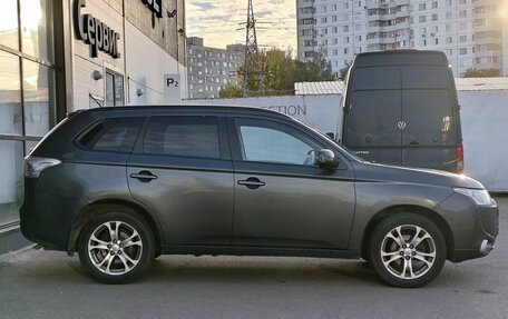 Mitsubishi Outlander III рестайлинг 3, 2013 год, 1 495 000 рублей, 4 фотография