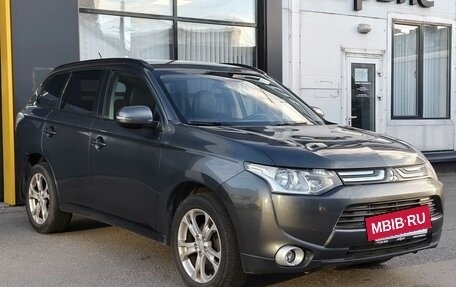 Mitsubishi Outlander III рестайлинг 3, 2013 год, 1 495 000 рублей, 3 фотография