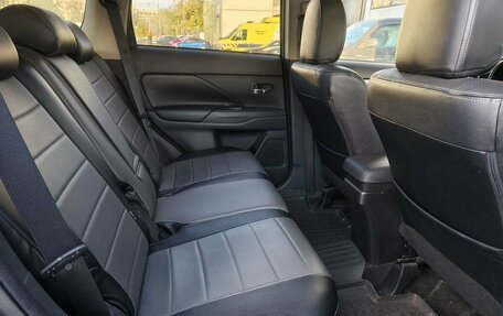 Mitsubishi Outlander III рестайлинг 3, 2013 год, 1 495 000 рублей, 10 фотография