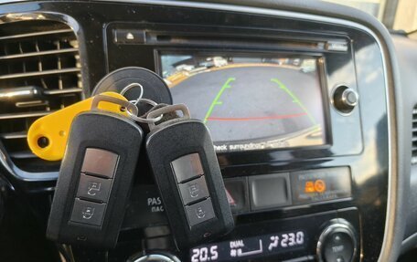 Mitsubishi Outlander III рестайлинг 3, 2013 год, 1 495 000 рублей, 13 фотография