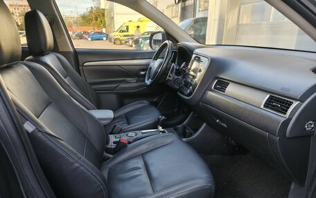Mitsubishi Outlander III рестайлинг 3, 2013 год, 1 495 000 рублей, 9 фотография