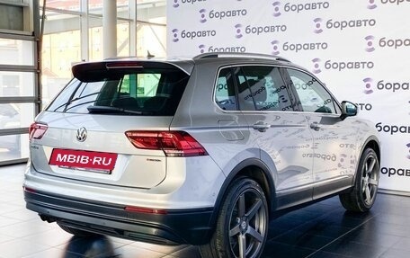 Volkswagen Tiguan II, 2018 год, 2 449 000 рублей, 3 фотография