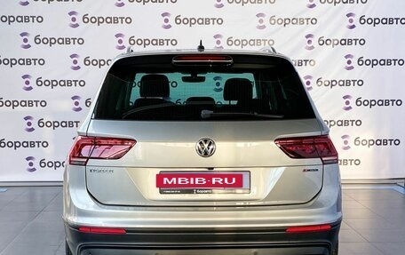 Volkswagen Tiguan II, 2018 год, 2 449 000 рублей, 19 фотография