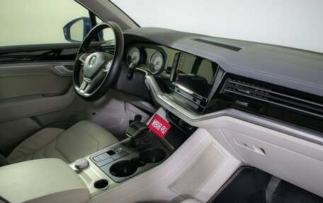 Volkswagen Touareg III, 2018 год, 4 890 000 рублей, 9 фотография