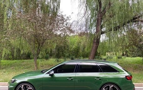 Audi RS 4, 2022 год, 5 750 008 рублей, 3 фотография