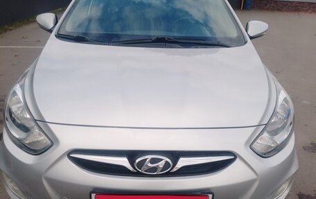 Hyundai Solaris II рестайлинг, 2011 год, 690 000 рублей, 1 фотография