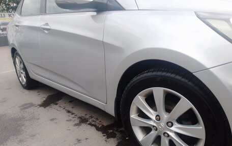 Hyundai Solaris II рестайлинг, 2011 год, 690 000 рублей, 2 фотография