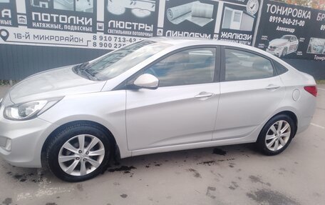 Hyundai Solaris II рестайлинг, 2011 год, 690 000 рублей, 4 фотография