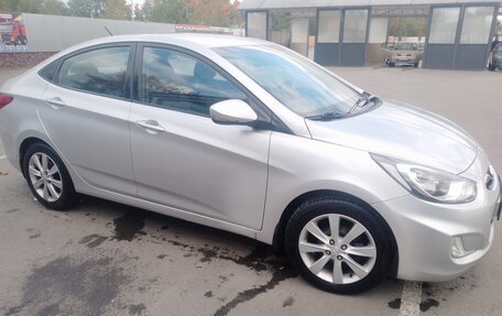 Hyundai Solaris II рестайлинг, 2011 год, 690 000 рублей, 3 фотография