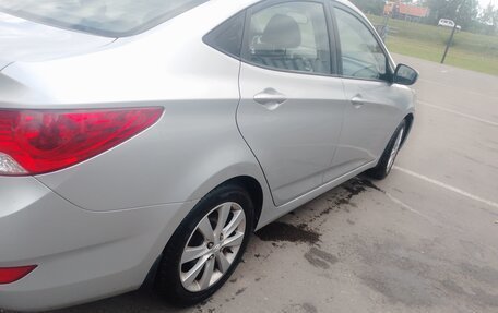 Hyundai Solaris II рестайлинг, 2011 год, 690 000 рублей, 6 фотография