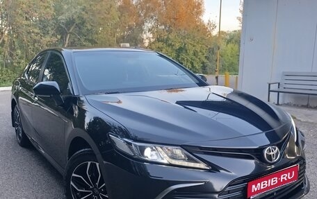 Toyota Camry, 2021 год, 2 820 000 рублей, 1 фотография