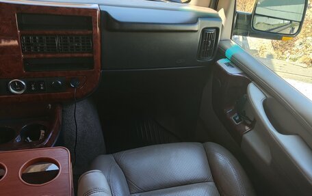 Chevrolet Express II, 2011 год, 2 500 000 рублей, 15 фотография