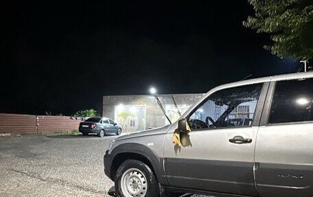 Chevrolet Niva I рестайлинг, 2011 год, 575 000 рублей, 4 фотография