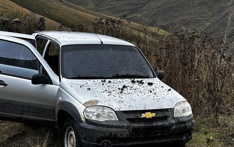 Chevrolet Niva I рестайлинг, 2011 год, 575 000 рублей, 2 фотография