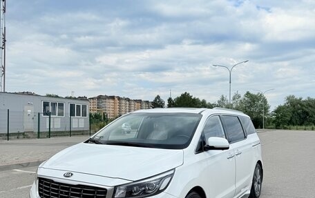KIA Carnival III, 2019 год, 2 850 000 рублей, 2 фотография