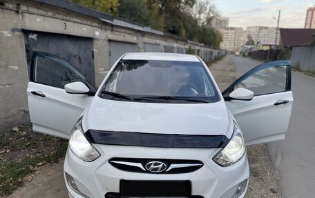 Hyundai Solaris II рестайлинг, 2013 год, 540 000 рублей, 1 фотография