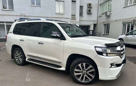 Toyota Land Cruiser 200, 2017 год, 5 800 000 рублей, 6 фотография