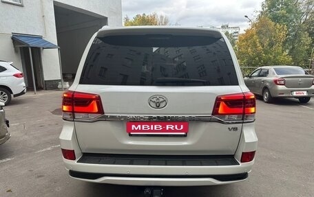 Toyota Land Cruiser 200, 2017 год, 5 800 000 рублей, 2 фотография