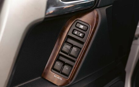 Toyota Land Cruiser Prado 150 рестайлинг 2, 2015 год, 3 800 000 рублей, 20 фотография