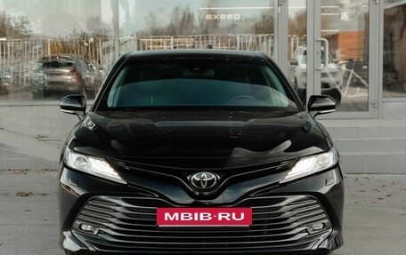Toyota Camry, 2018 год, 2 850 000 рублей, 2 фотография